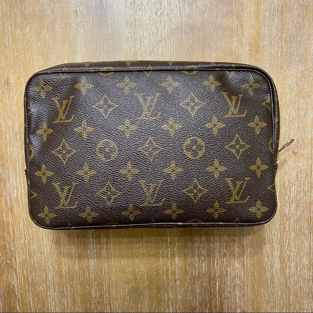 Authentic Louis Vuitton Trousse 23